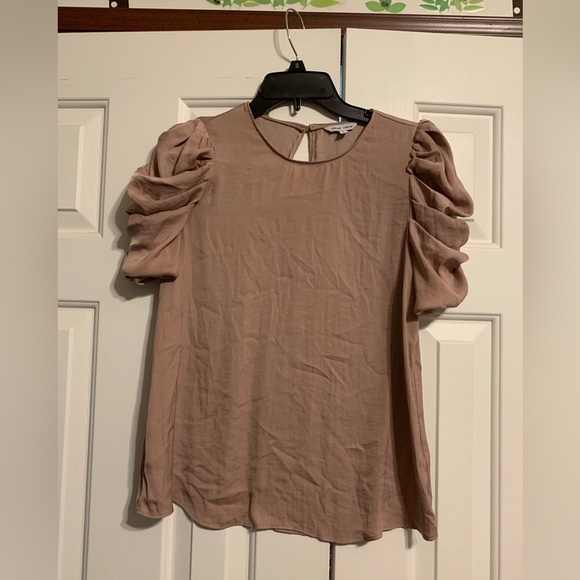 Woman’s blouse - Picture 2 of 6